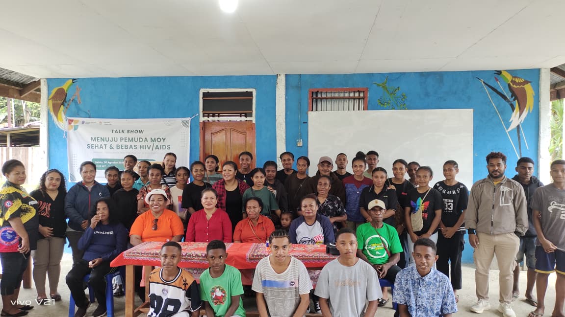 Sosialisasi tentang HIV & AIDS, dengan topik : TALK SHOW MENUJU PEMUDA MOY SEHAT & BEBAS HIV DAN AIDS di Kampung Adat Waibron-Distrik Sentani Bara